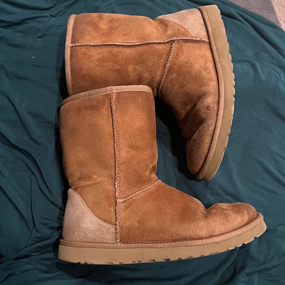 UGG Shoes - UGG Chestnut Short Classic